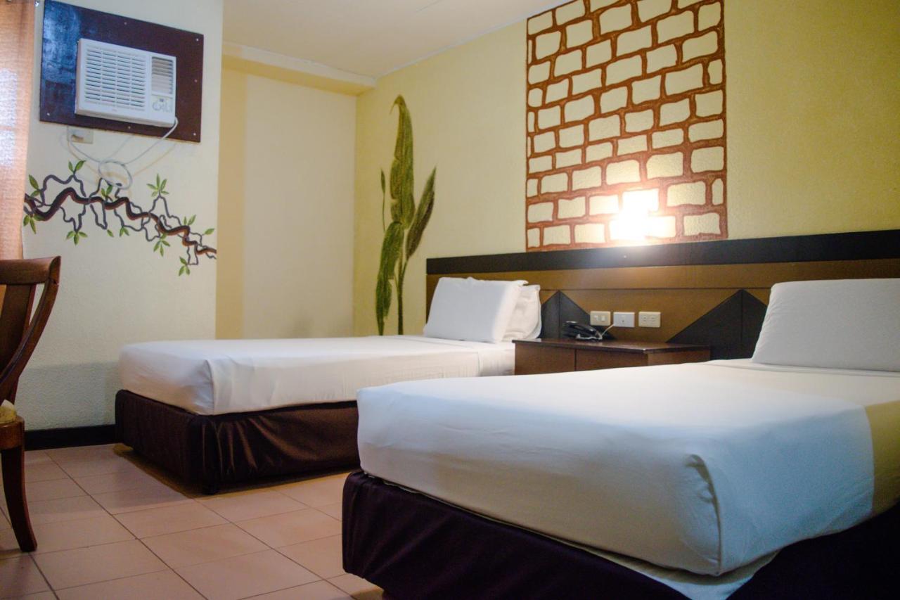 Country Village Hotel Кагаян де Оро Екстериор снимка