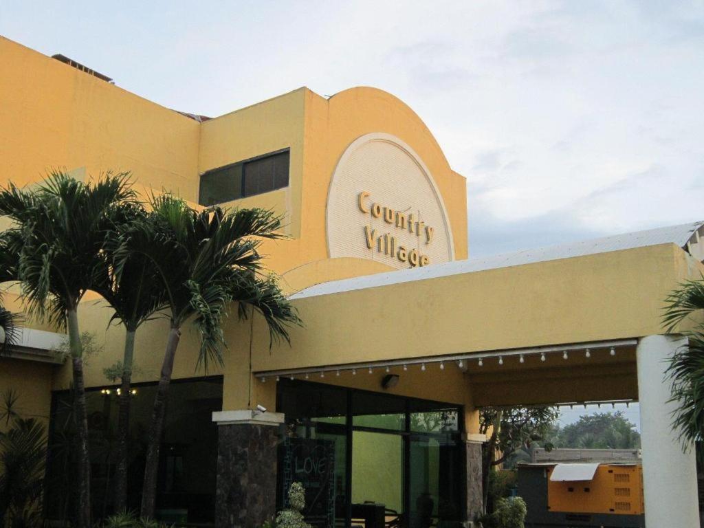 Country Village Hotel Кагаян де Оро Екстериор снимка
