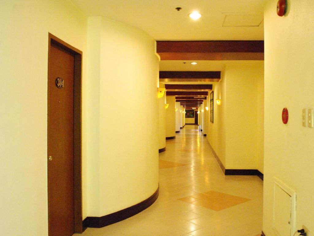 Country Village Hotel Кагаян де Оро Екстериор снимка