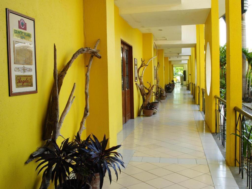 Country Village Hotel Кагаян де Оро Екстериор снимка