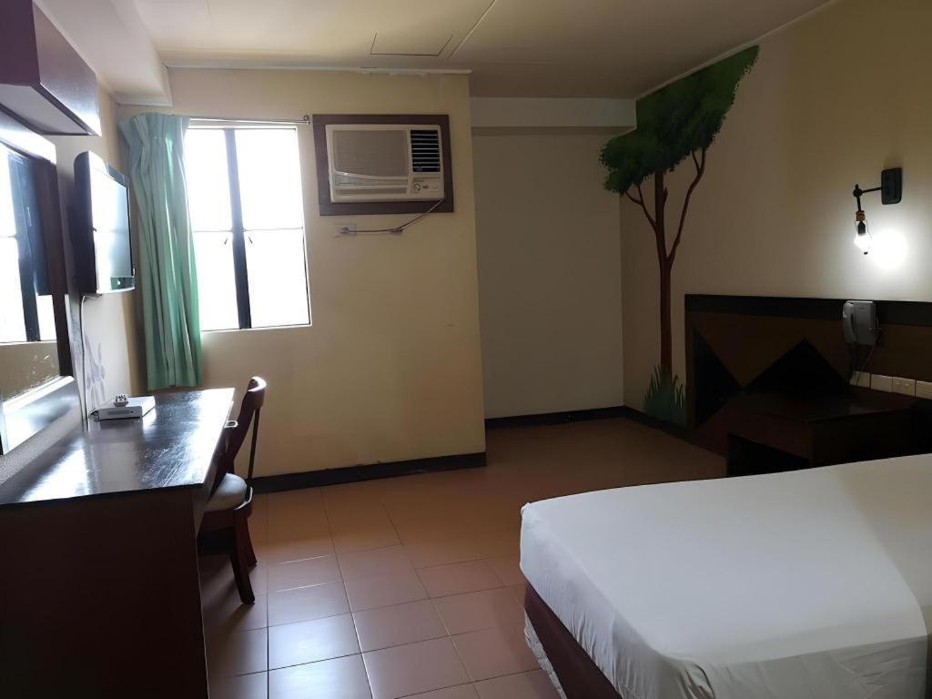 Country Village Hotel Кагаян де Оро Екстериор снимка