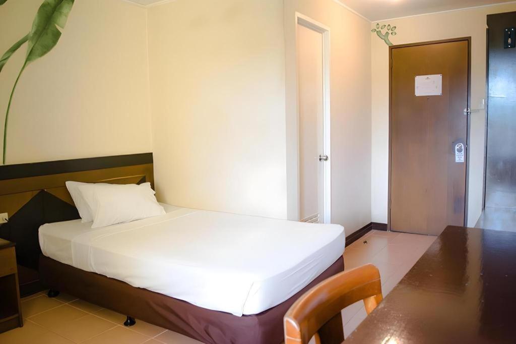 Country Village Hotel Кагаян де Оро Екстериор снимка