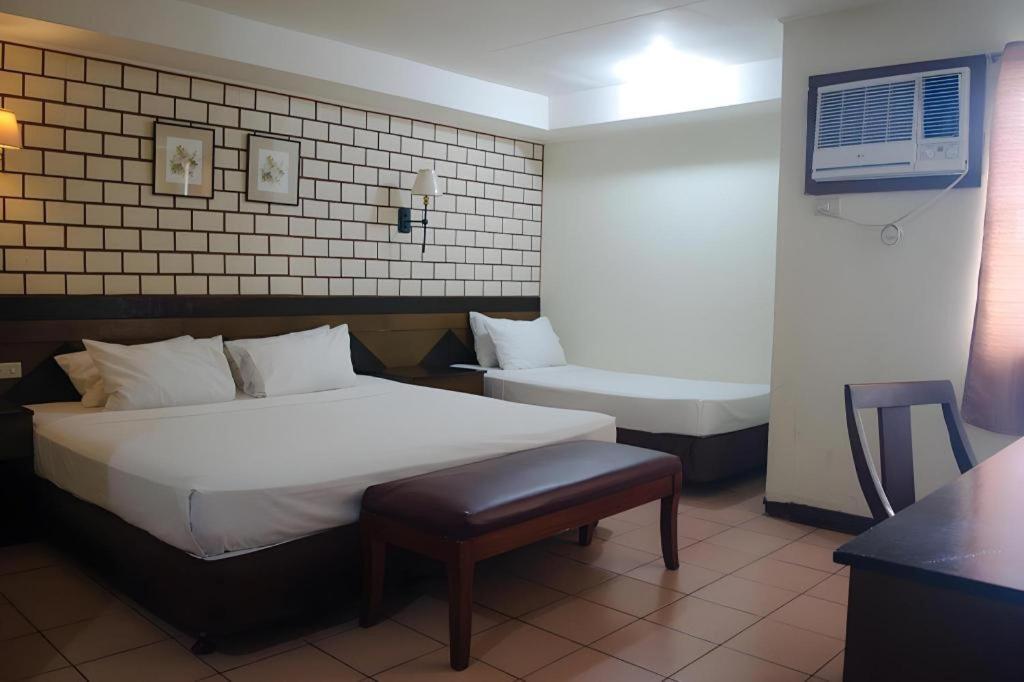 Country Village Hotel Кагаян де Оро Екстериор снимка
