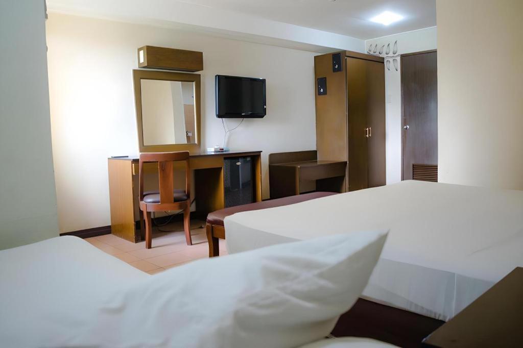 Country Village Hotel Кагаян де Оро Екстериор снимка