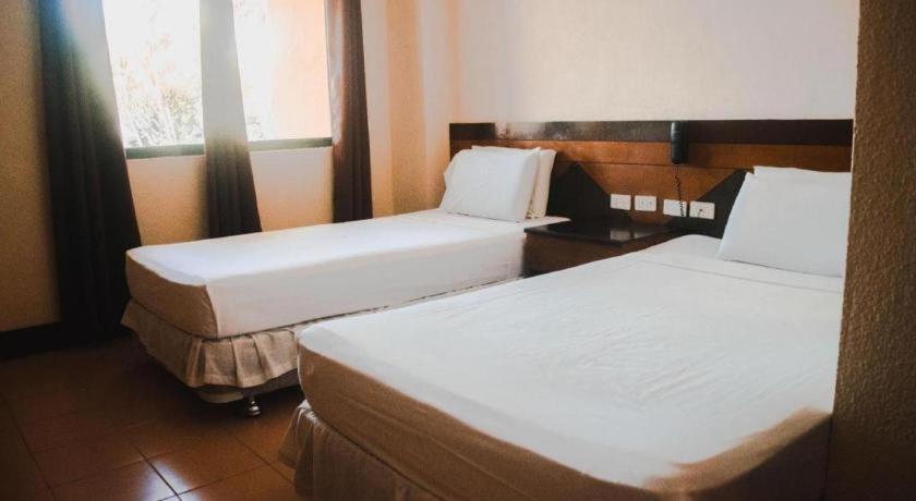 Country Village Hotel Кагаян де Оро Екстериор снимка