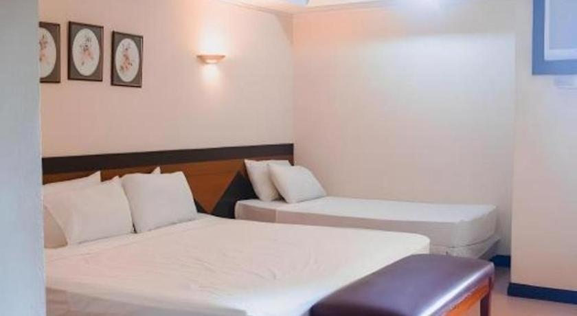 Country Village Hotel Кагаян де Оро Екстериор снимка