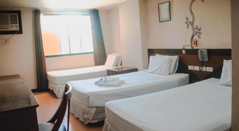 Country Village Hotel Кагаян де Оро Екстериор снимка