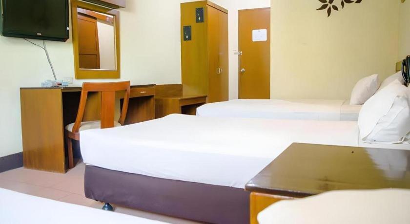 Country Village Hotel Кагаян де Оро Екстериор снимка