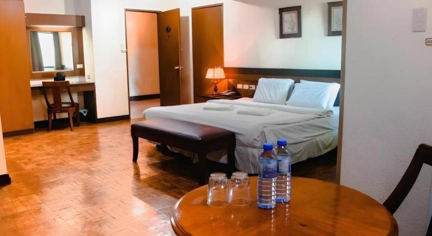Country Village Hotel Кагаян де Оро Екстериор снимка