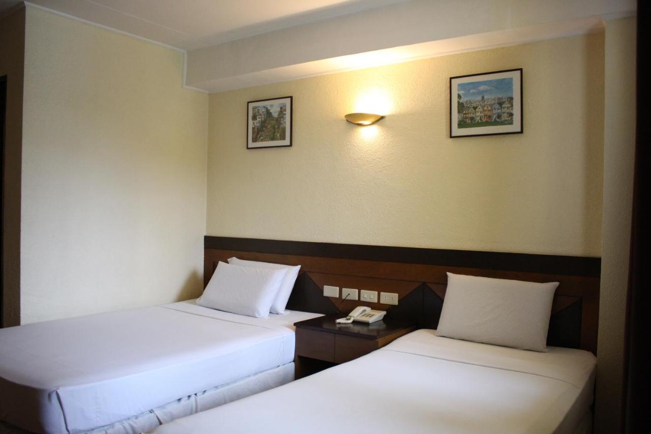 Country Village Hotel Кагаян де Оро Екстериор снимка