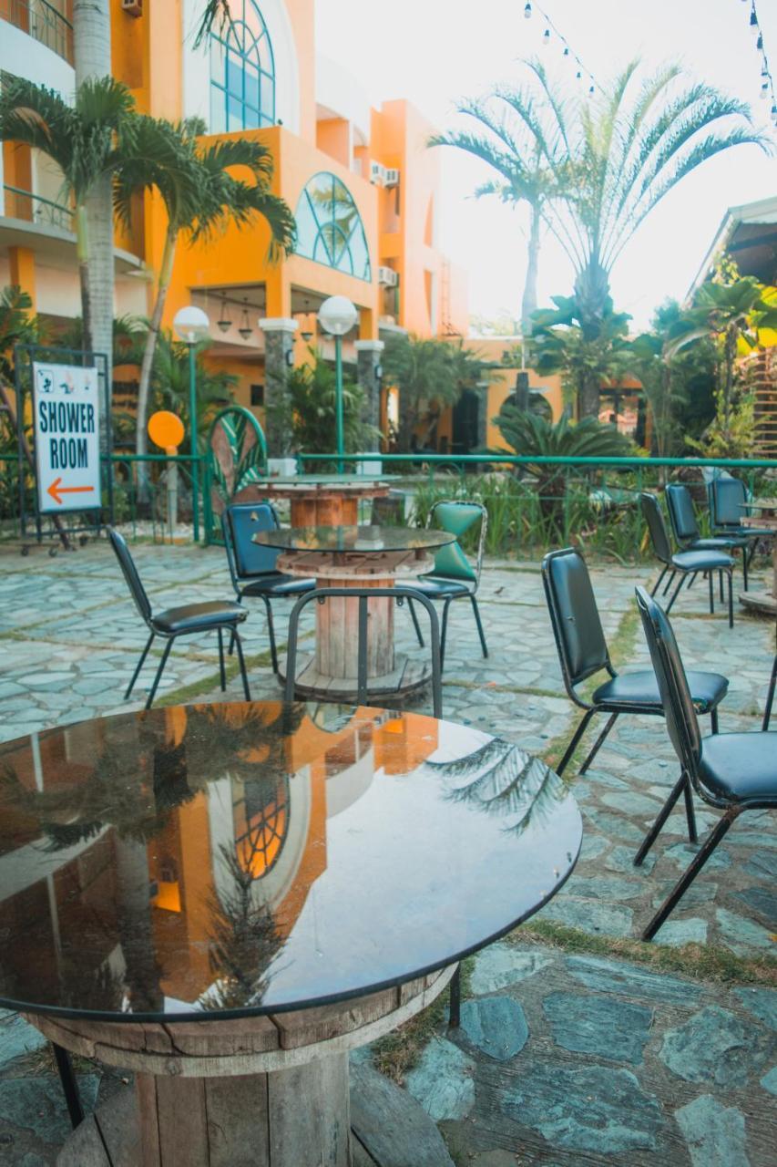 Country Village Hotel Кагаян де Оро Екстериор снимка