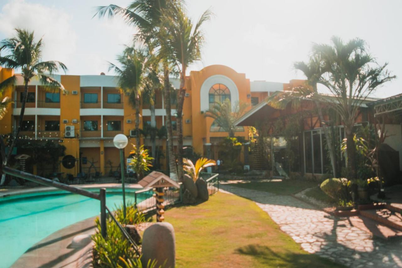 Country Village Hotel Кагаян де Оро Екстериор снимка