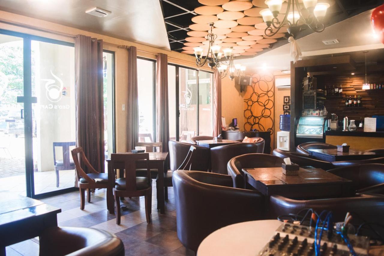 Country Village Hotel Кагаян де Оро Екстериор снимка