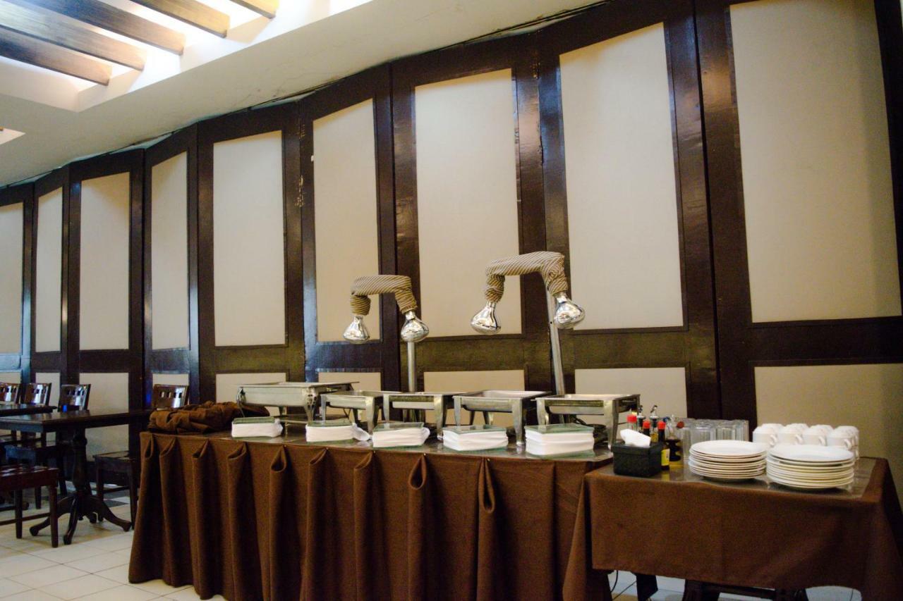 Country Village Hotel Кагаян де Оро Екстериор снимка