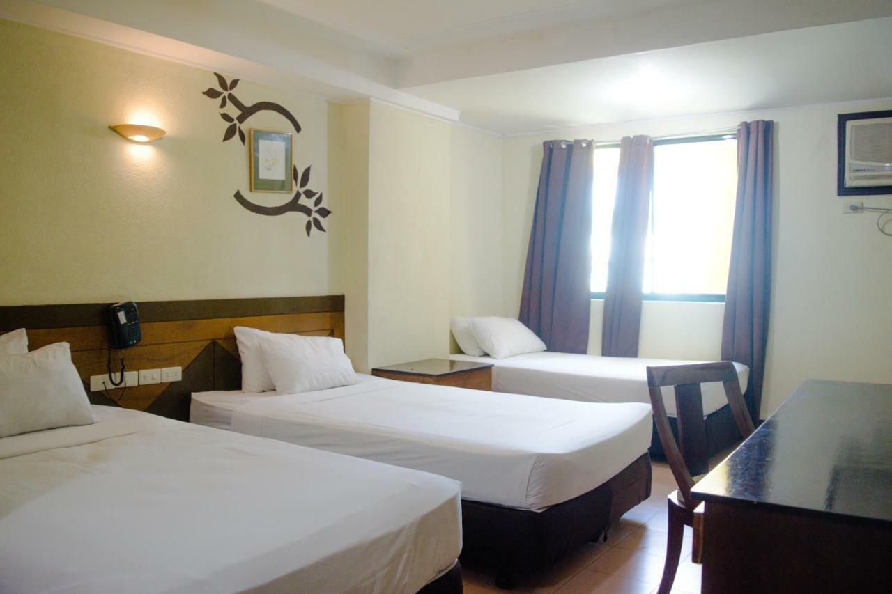 Country Village Hotel Кагаян де Оро Екстериор снимка